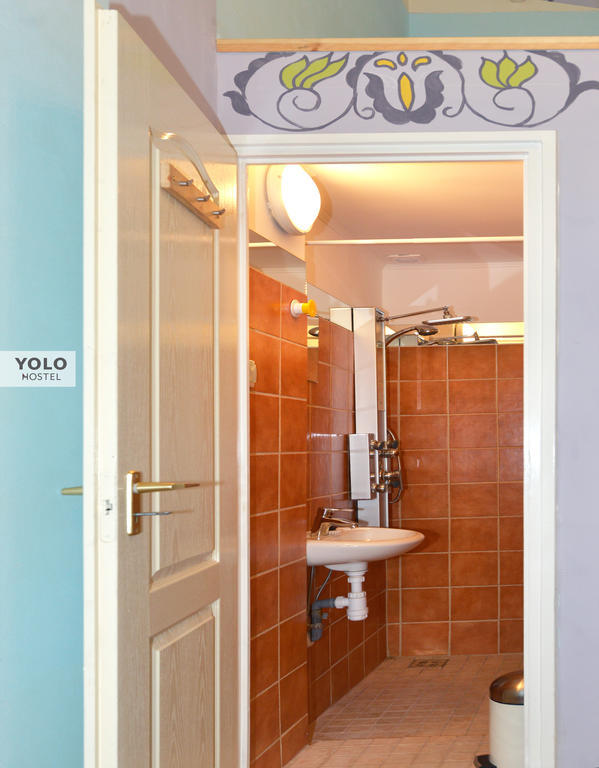 Yolo Hostel Budapest Room photo
