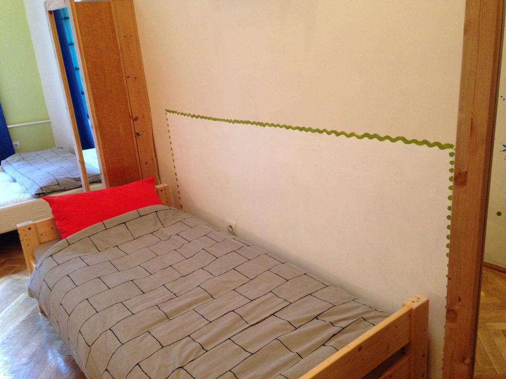 Yolo Hostel Budapest Room photo