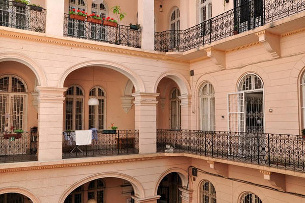 Yolo Hostel Budapest Exterior photo