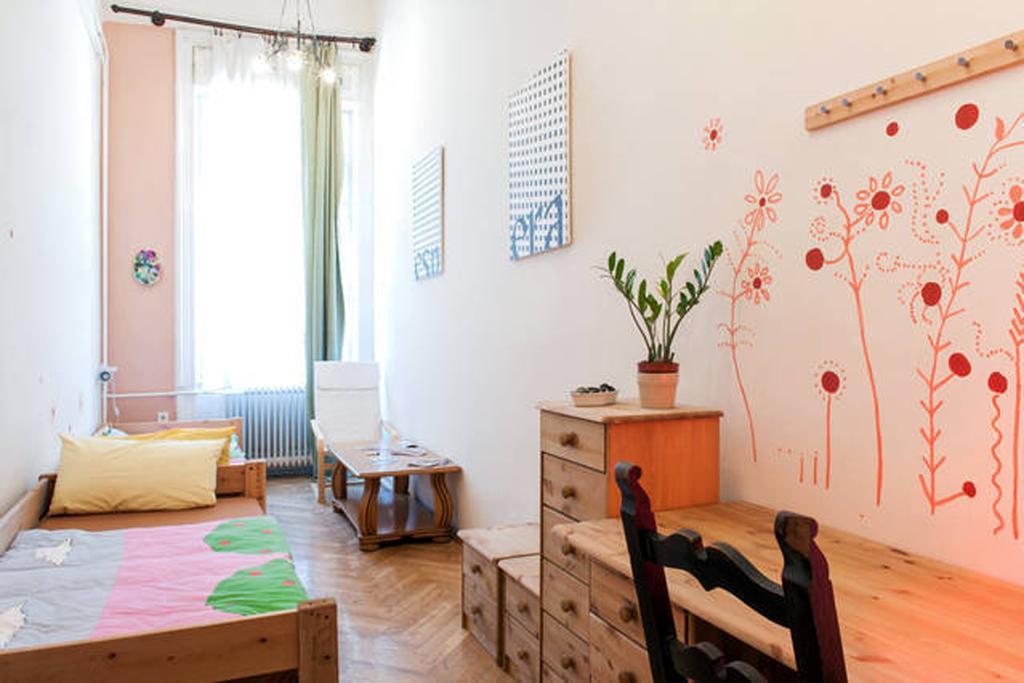 Yolo Hostel Budapest Exterior photo